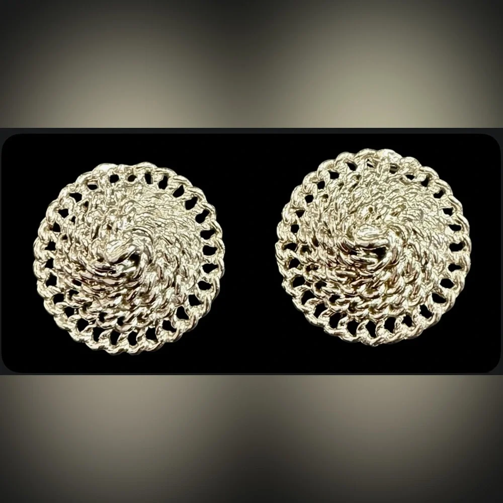 Vintage Coro Silver Tone Clip On Earrings 1” MCM Spiral Statement